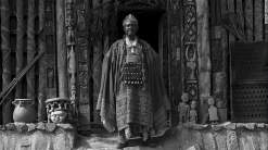 ملك أفريقي له 100 زوجة و 500 من الأبناء