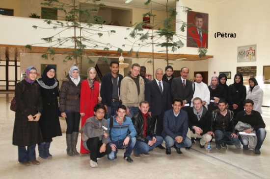 الطراونة يلتقي بممثلي الطلبة الوافدين الدارسين في "الأردنية" الطراونة يلتقي بممثلي الطلبة الوافدين الدارسين في "الأردنية"