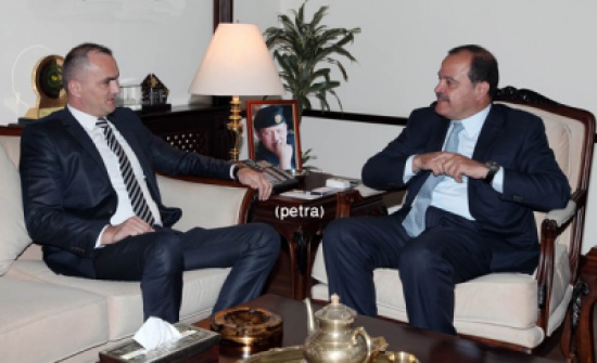 وزير الداخلية يلتقي مدير المعهد الديموقراطي الاميركي وزير الداخلية يلتقي مدير المعهد الديموقراطي الاميركي