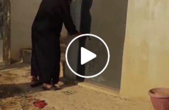 بالفيديو - سجنتها زوجة والدها عارية ومن دون طعام.. قصة سندريلا تتحول الى حقيقة!! بالفيديو - سجنتها زوجة والدها عارية ومن دون طعام.. قصة سندريلا تتحول الى حقيقة!!