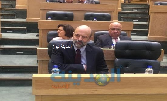 الرزاز يجتمع بوزرائه لتقييم أدائهم عن الـ100 يوم الرزاز يجتمع بوزرائه لتقييم أدائهم عن الـ100 يوم