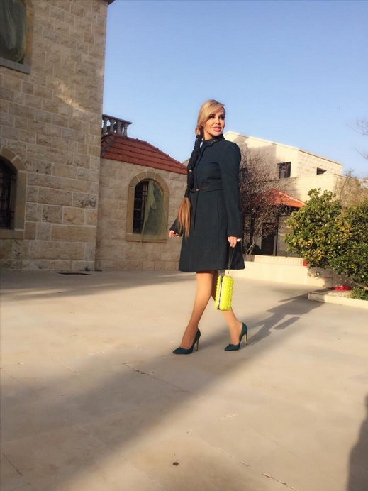 بالصور: رولا سعد أنيقة وبريئة برفقة الأطفال