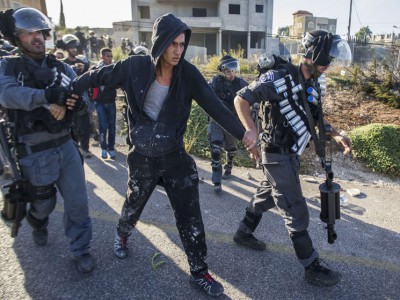 قوات الاحتلال الإسرائيلية تعتقل 14 فلسطينيا من الضفة قوات الاحتلال الإسرائيلية تعتقل 14 فلسطينيا من الضفة