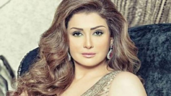 شاهد.. لمن تهدي غادة عبد الرازق حذاءها