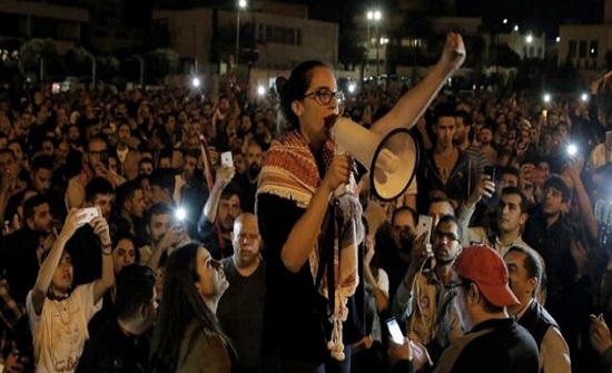 "الأوراق المالية" تجتمع بالمعتصمين احتجاجاً على قانون الضريبة "الأوراق المالية" تجتمع بالمعتصمين احتجاجاً على قانون الضريبة