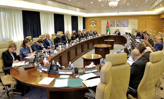 مجلس الوزراء يقرّر تخفيض نسبة الضريبة الخاصّة على مركبات الهايبرد مجلس الوزراء يقرّر تخفيض نسبة الضريبة الخاصّة على مركبات الهايبرد