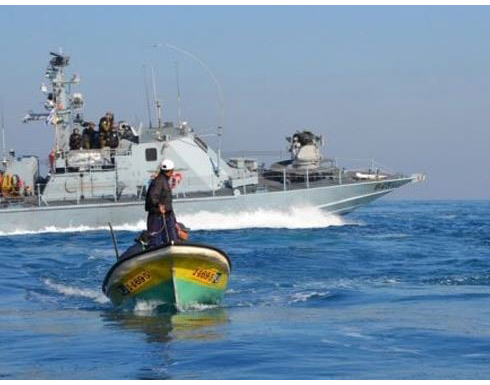 الاحتلال الاسرائيلي يعتقل صيادين فلسطينيين في بحر شمال قطاع غزة الاحتلال الاسرائيلي يعتقل صيادين فلسطينيين في بحر شمال قطاع غزة