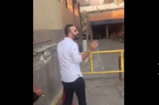 فيديو| تحرّش بها.. فساعدها جمهور الفيسبوك على فصله من العمل!! فيديو| تحرّش بها.. فساعدها جمهور الفيسبوك على فصله من العمل!!