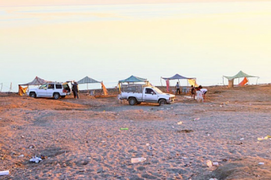 شاطئ البحر الميت العـــام.. مكرهــــة صحيــــة