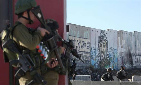 الاحتلال الإسرائيلي يعتقل 21 فلسطينيا في الضفة الغربية الاحتلال الإسرائيلي يعتقل 21 فلسطينيا في الضفة الغربية