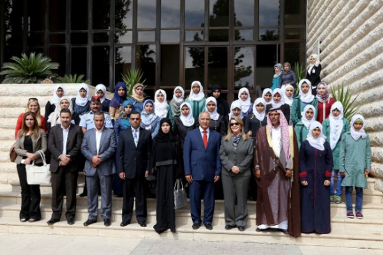 الشريفة زين بنت ناصر ورئيس "الأردنية" يبحثان سبل دعم طلبة البادية الشريفة زين بنت ناصر ورئيس "الأردنية" يبحثان سبل دعم طلبة البادية