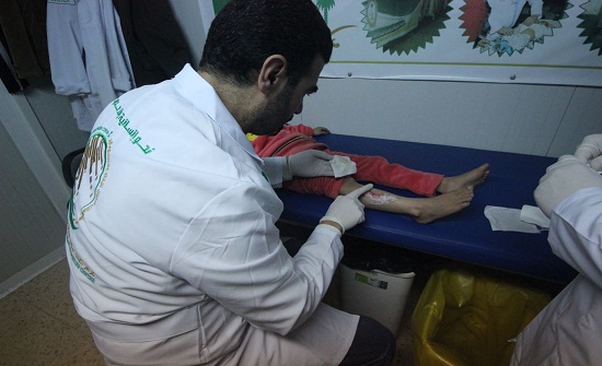 عيادات مركز الملك سلمان للإغاثة تواصل تقديم خدماتها للاجئين السوريين في مخيم الزعتري عيادات مركز الملك سلمان للإغاثة تواصل تقديم خدماتها للاجئين السوريين في مخيم الزعتري