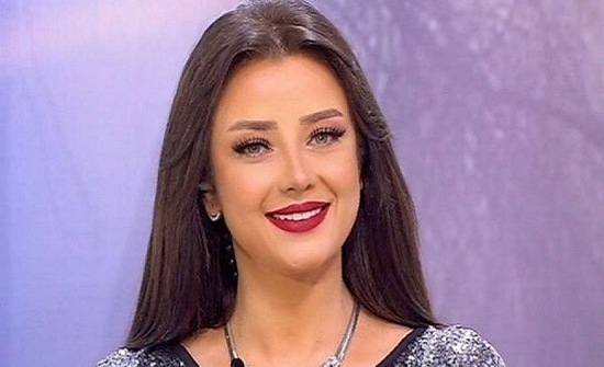 شاهد ..فنانة خليجية تتحول إلى نسخة من الإعلامية ” رضوى الشربيني ” وتصدم الجمهور