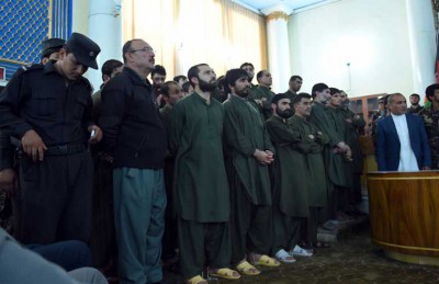 محاكمة العشرات في قضية قتل أفغانية اتهمت بحرق مصحف في كابول