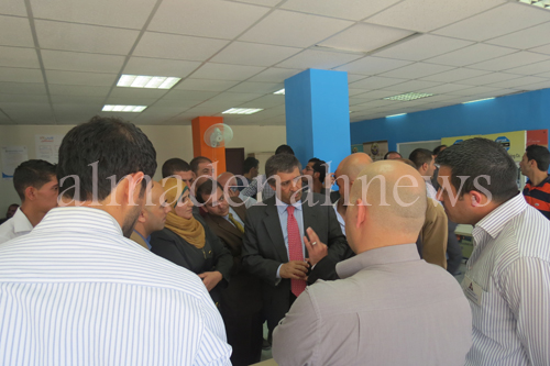 بالصور : القطامين يفتتح معرضا تشغيليا خاصا بمحافظات الجنوب