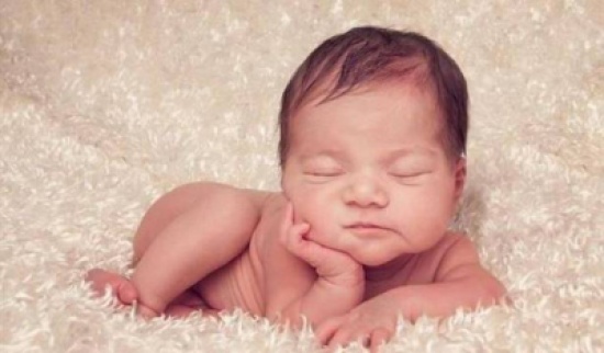 بالفيديو.. رضيع بعمر الـ6 أيام يخدع خالته