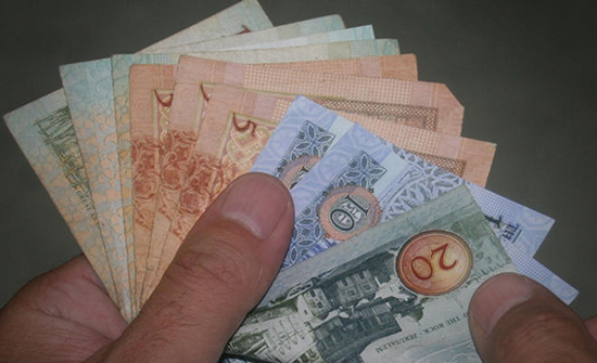 بلدية السلط تقرر صرف 30 دينارا لعامليها بلدية السلط تقرر صرف 30 دينارا لعامليها