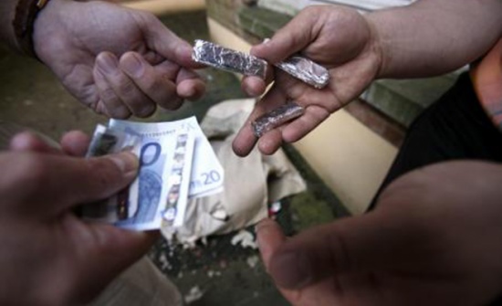 مصر : التحقيق مع اردني ضبط بحوزته 89 عينة " هيروين " مصر : التحقيق مع اردني ضبط بحوزته 89 عينة " هيروين "