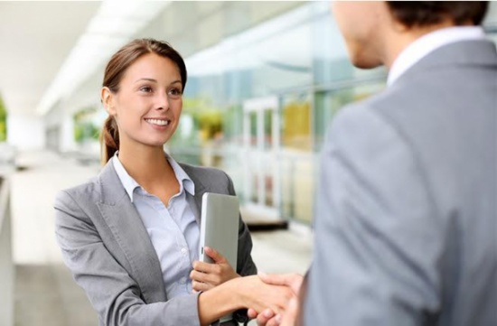 آداب وإتيكيت المصافحة آداب وإتيكيت المصافحة