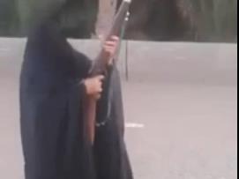 سعودية تطلق النار ابتهاجاً بعودة ابنها من رحلة علاجية