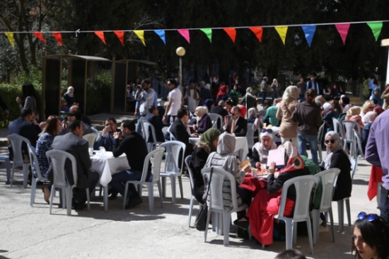 لقاءات تواصلية في "كلية اللغات الأجنبية" للطلبة واعضاء الهيئتين التدريسية والادارية