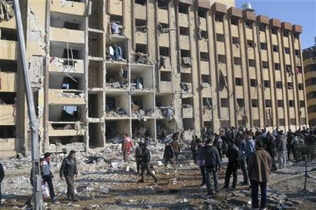 مقتل 52 طالباً سورياً في انفجارَيْن بجامعة حلب مقتل 52 طالباً سورياً في انفجارَيْن بجامعة حلب