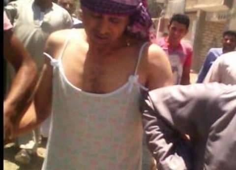 شاهد| على طريقة محمد رمضان في “الأسطورة”.. زفة بقميص نوم لشاب اغتصب فتاة وصورها بمصر شاهد| على طريقة محمد رمضان في “الأسطورة”.. زفة بقميص نوم لشاب اغتصب فتاة وصورها بمصر