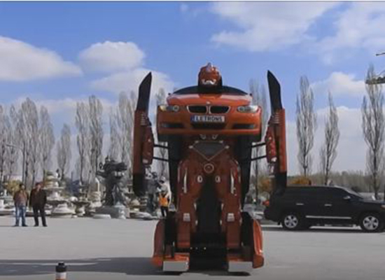 بالفيديو: مهندسون أتراك يحولون سيارة BMW لرجل آلي