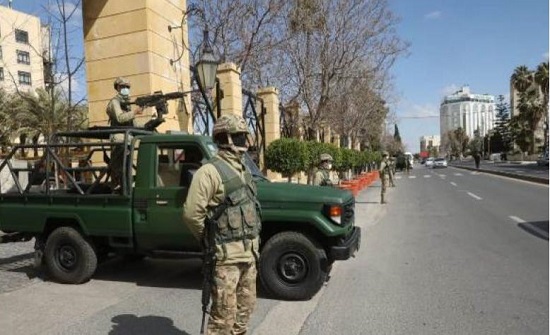 الجيش: 39 مركبة و136 شخصا خالفوا حظر التجول