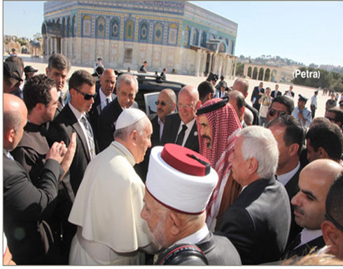 قداسة البابا يزور المسجد الأقصى وقبة الصخرة بحضور ممثل جلالة الملك قداسة البابا يزور المسجد الأقصى وقبة الصخرة بحضور ممثل جلالة الملك