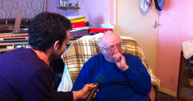 شاهد..بريطاني ينهار عند سماع صوت زوجته بعد 12 عاما من وفاتها