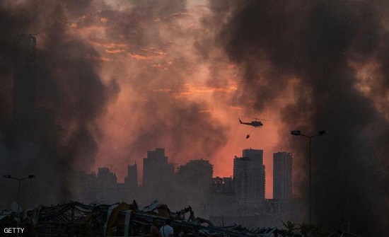 مصدر: تصاعد دخان من بقايا حريق مرفأ بيروت مصدر: تصاعد دخان من بقايا حريق مرفأ بيروت
