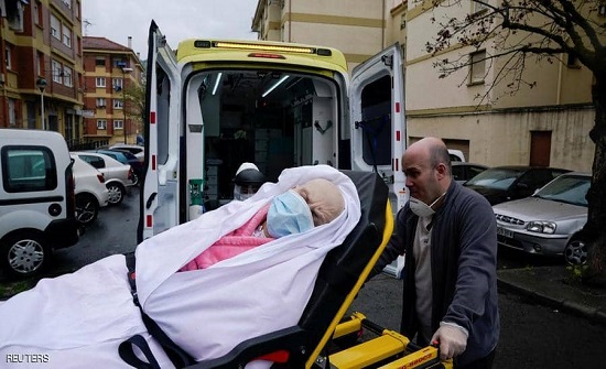 عدد الوفيات اليومية لكورونا في إسبانيا يتراجع عن 400 حالة