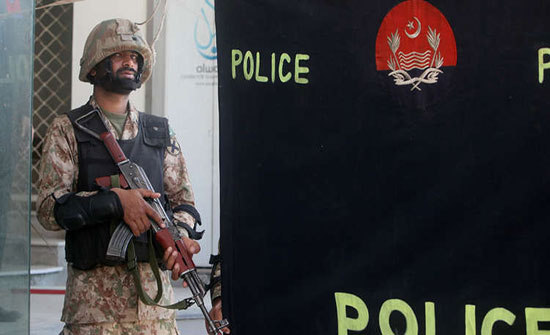 باكستان.. مقتل 3 ضباط بهجوم مسلح وانتحاري يستهدف عمالا صينيين باكستان.. مقتل 3 ضباط بهجوم مسلح وانتحاري يستهدف عمالا صينيين