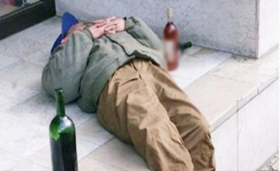 سكارى في دير علا ... خلعوا ملابسهم في وسط الشارع واثاروا ذعراً