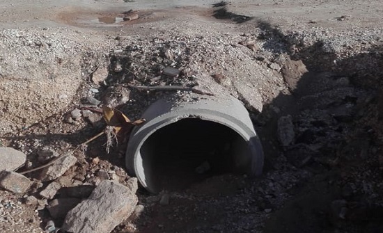 بلدية اربد تعد بمعالجة مخلفات مشروع خط تصريف للمياه بالرابية