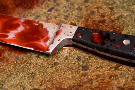 يذبح طفلته ويتهم أحد الأشخاص لابتزازه مالياً يذبح طفلته ويتهم أحد الأشخاص لابتزازه مالياً