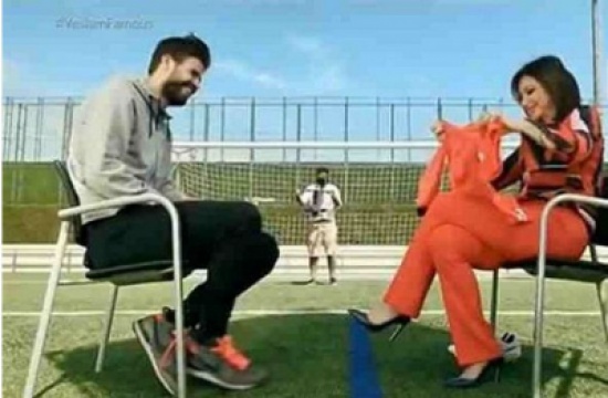 فيديو: على غرار ميسي.. بيكيه يتبرع بحذائه للأعمال الخيرية في مصر