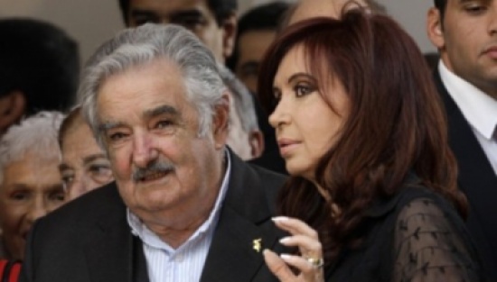 الرئيس الأوروغواني يسخر من رئيسة الأرجنتين الرئيس الأوروغواني يسخر من رئيسة الأرجنتين