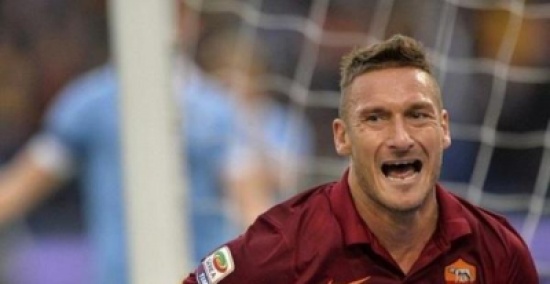 شاهد: ردة فعل طفلين صافحهما فرانشيسكو توتي