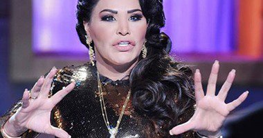 أحلام تنشر فيديو أثناء تنزهها بأحد حدائق باريس