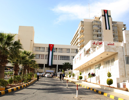 مستشفى الجامعة الأردنية يقيم مأدبة إفطار لموظفيه