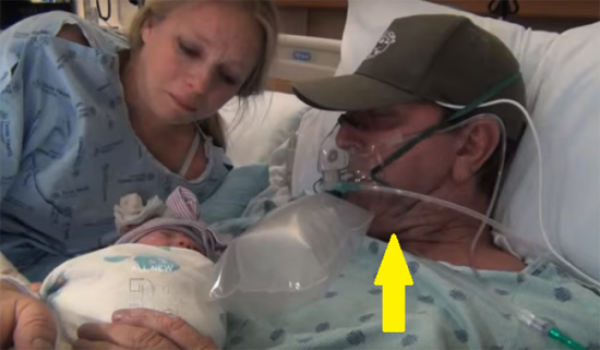 فيديو| مؤثر.. بعد أن رأى ابنته للمرة الأولى والأخيرة هذا ما حدث له!