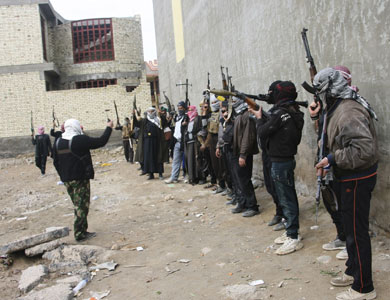 ثمانية قتلى و66 جريحا في اشتباكات بين مسلحي العشائر والقوات الحكومية بالعراق