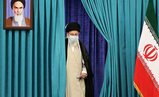 ملمحا لروحاني.. خامنئي يتهم حكومات سابقة بتردي الاقتصاد ملمحا لروحاني.. خامنئي يتهم حكومات سابقة بتردي الاقتصاد