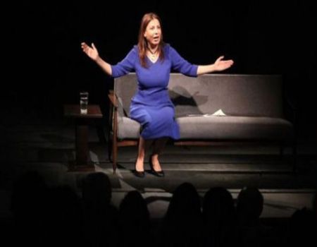 مسرحية لبنانية ترصد يوميات عائلة "شهيد" فلسطيني مسرحية لبنانية ترصد يوميات عائلة "شهيد" فلسطيني