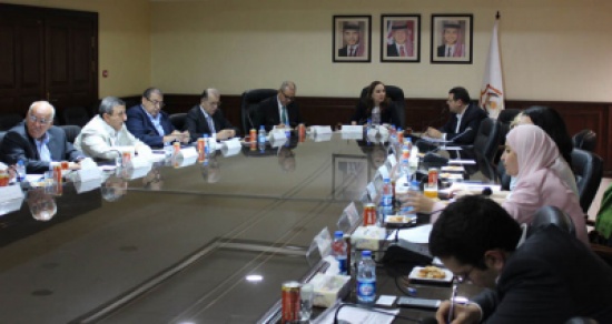 استشاري وزارة الصناعة والتجارة يناقش تطوير قانون الشركات