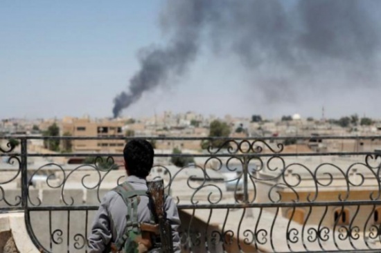 عشرات القتلى بقصف التحالف والوحدات الكردية للرقة