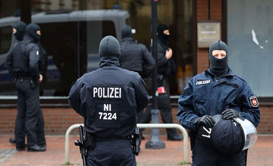ألمانيا.. 15 ملثما يهاجمون مطعما ويصيبون 6 أشخاص ألمانيا.. 15 ملثما يهاجمون مطعما ويصيبون 6 أشخاص