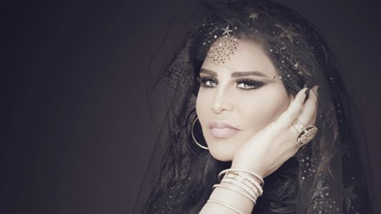 صور: شاهد "نيولوك" أحلام بالقبعة.. وماكياج عيون غير تقليدي